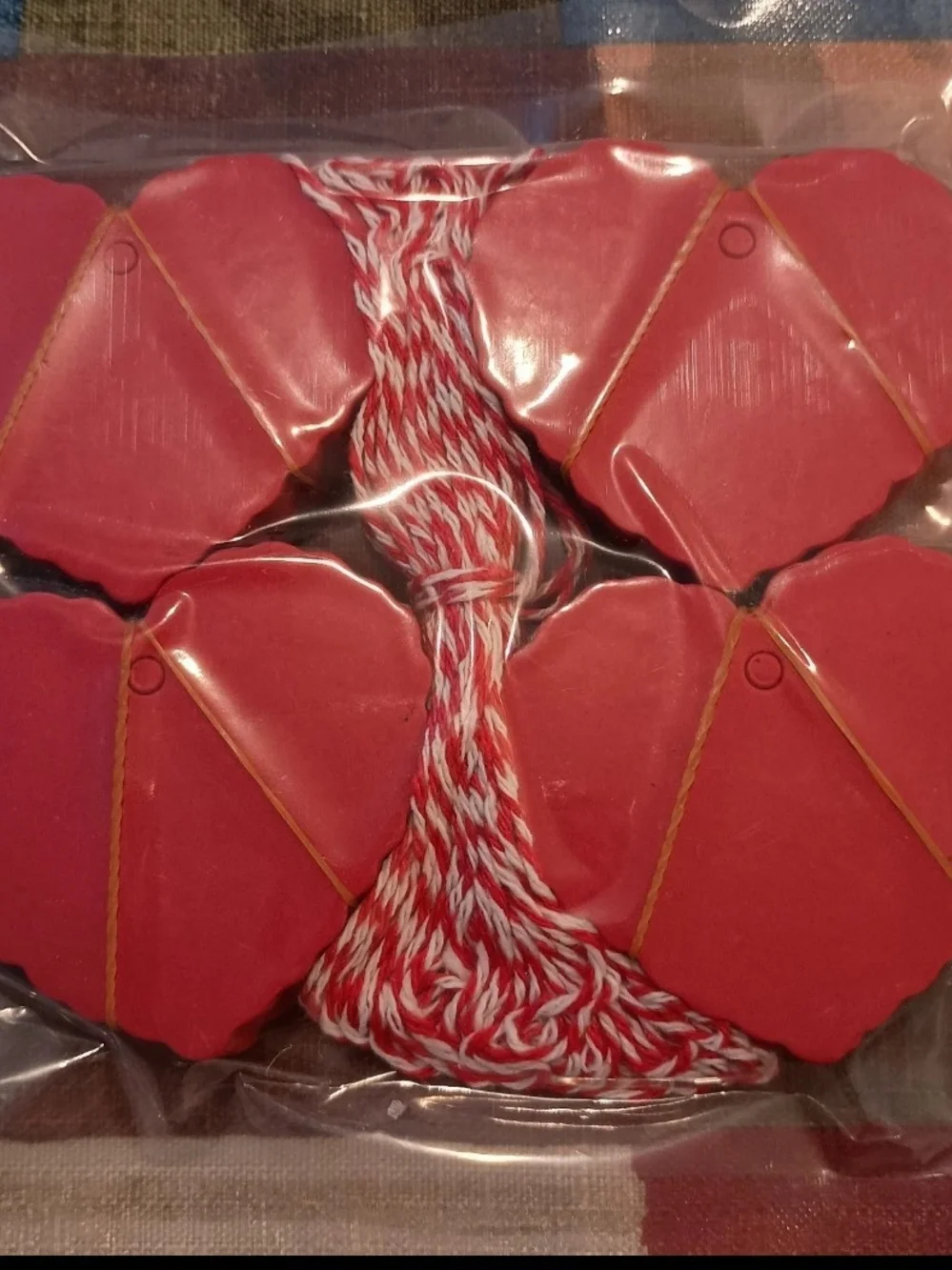 100 Piece Scalloped Red Heart Gift Tags With Red and White String
